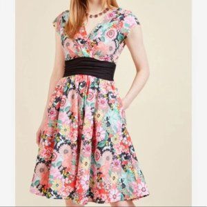 Retrolicious In Wonderland Dress (Large)